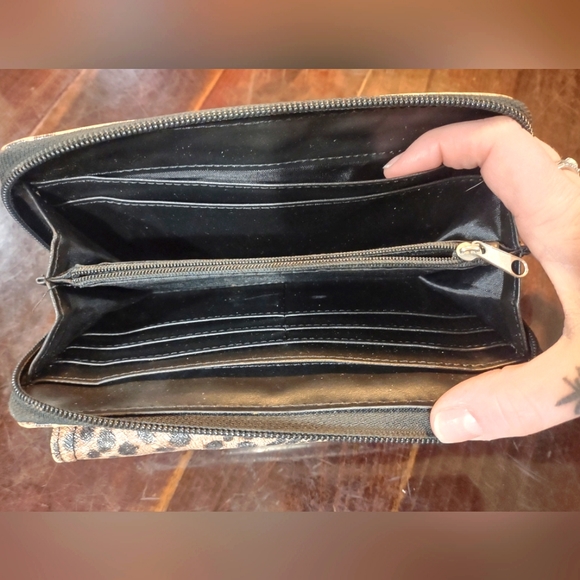 Kenneth Cole reaction large wallet - Picture 3 of 3